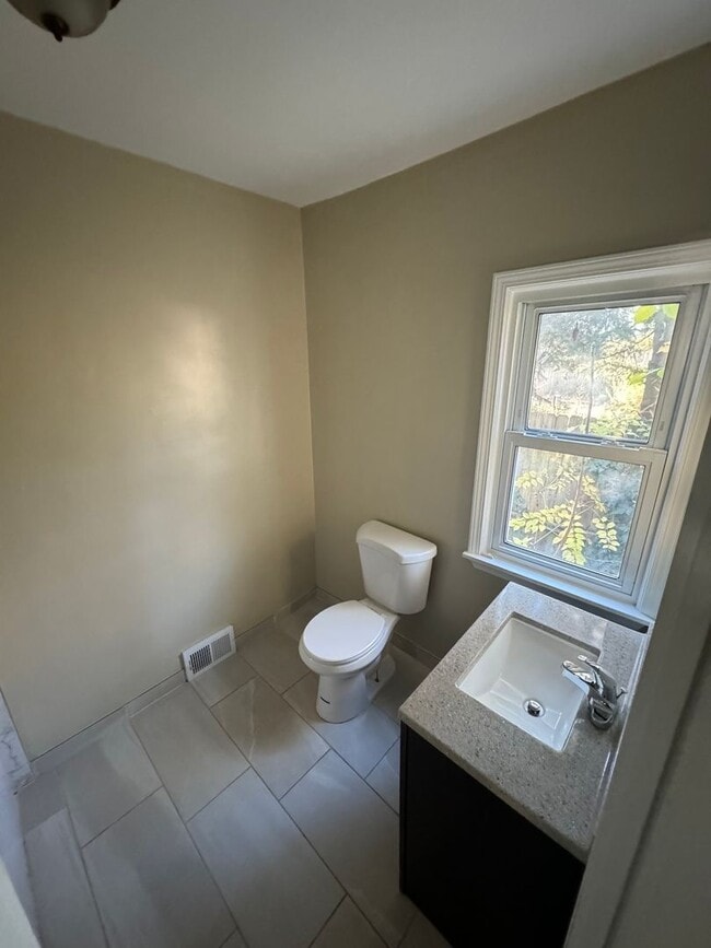 Building Photo - Perfect ranch in great Farmington hills ne...