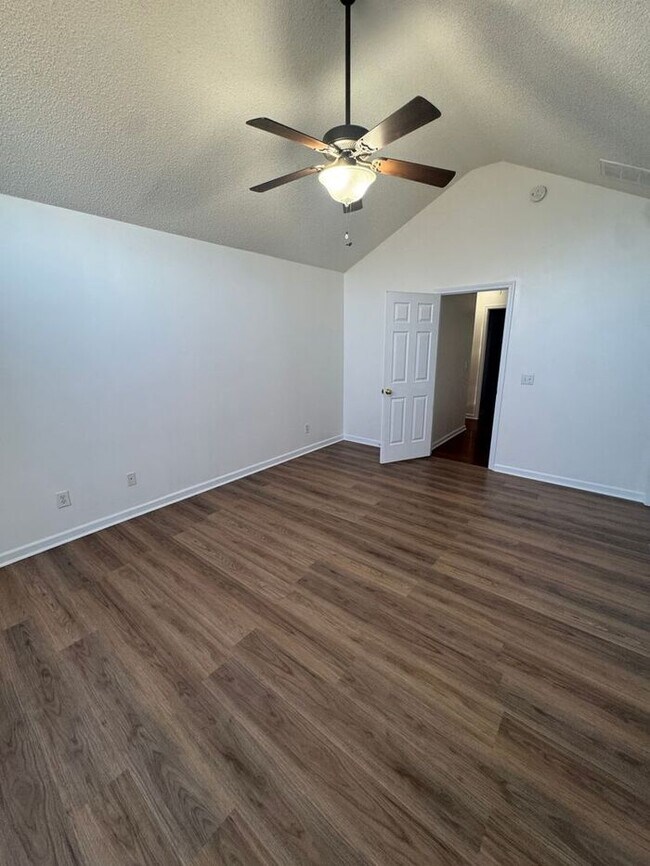 Building Photo - Beautiful 3BR 2BA Home w/ Fenced Backyard • At the end of Cul-De-Sac • Driveway Parking in Gaston