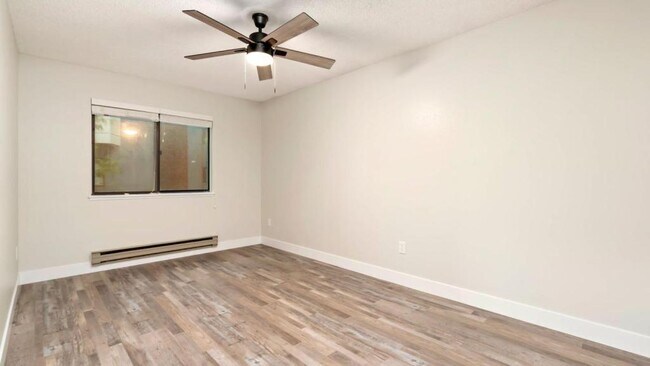 Building Photo - 1209 W Plum St