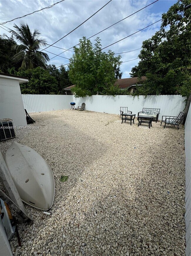 Building Photo - 6335 N Miami Ave