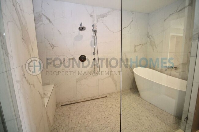 Building Photo - 124 Esmeyer Dr