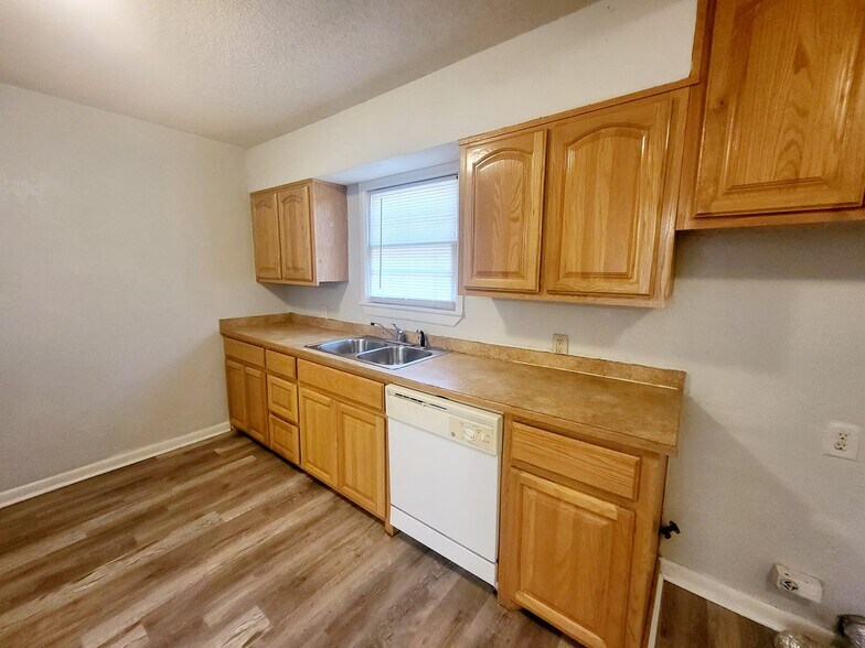 Building Photo - 3789 Sunset Ave