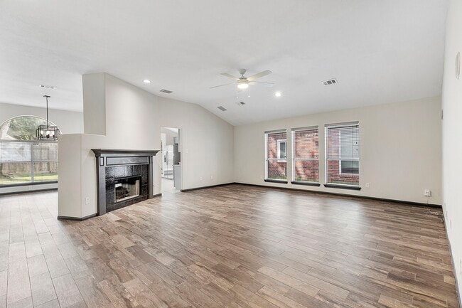 Building Photo - 20815 Whitevine Way