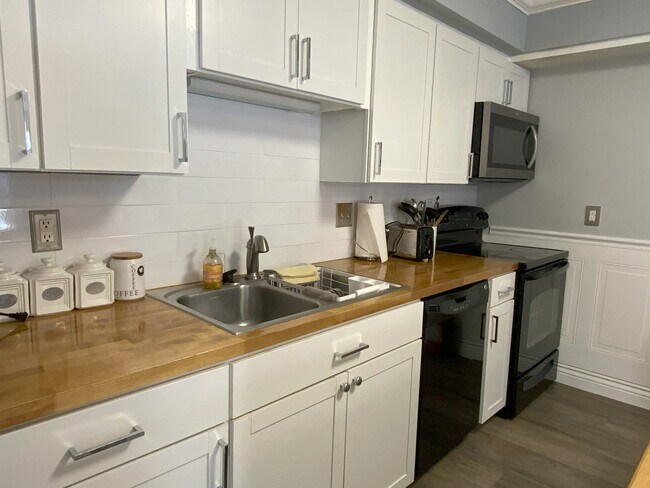 Building Photo - 943 Ashley Ln