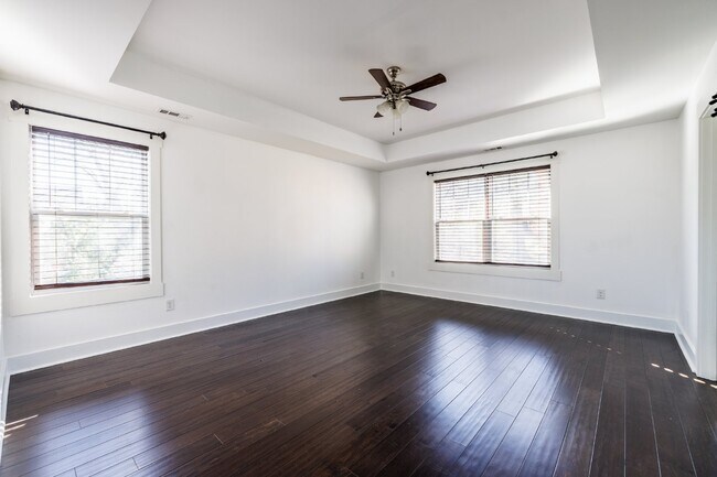 Building Photo - **NOW AVAILABLE FOR SHOWINGS**  Beautiful Home for Lease in Sylvan Heights!