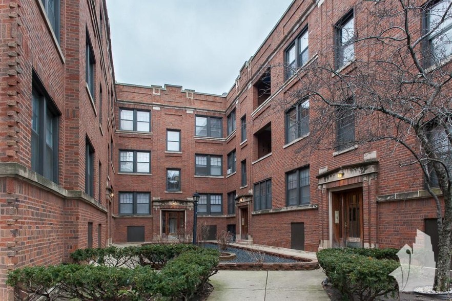 Primary Photo - 654 W Cornelia Ave