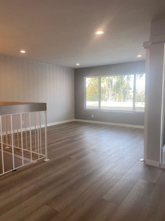 Building Photo - Beautiful fully remodeled 2 bedroom 1.5 bath in Laguna Hills