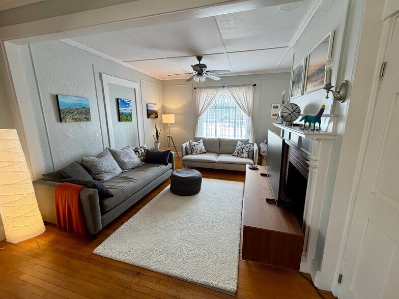 Building Photo - 137 Main St