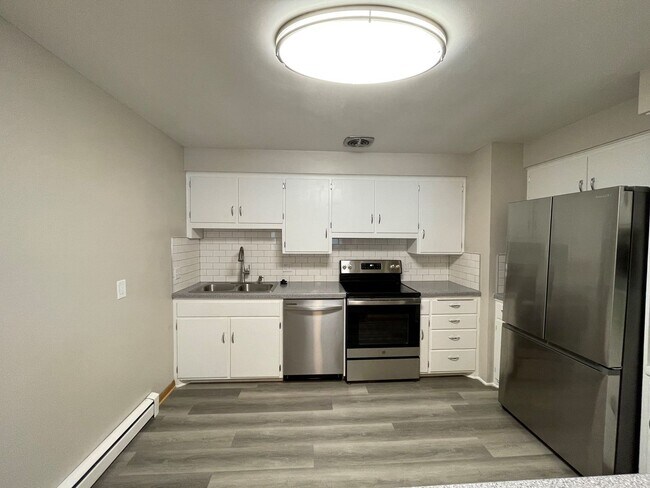 Building Photo - Newly Renovated 2bd/1ba in Vilas Neighborhood