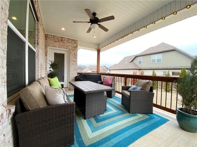 Building Photo - 300 Waterfall Ln