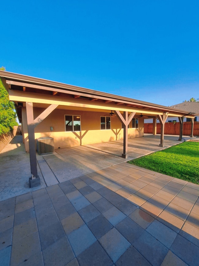 Building Photo - Move in Special: $500 Off the 1st Month's Rent – Stunning and Spacious Home – Don't Miss This!