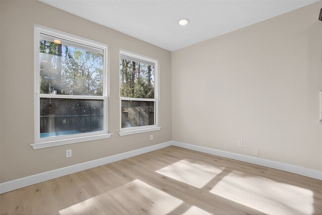 Building Photo - 126 Silver Penny Dr