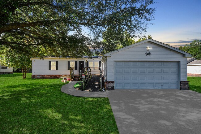 Building Photo - 16338 Hill Country Ct