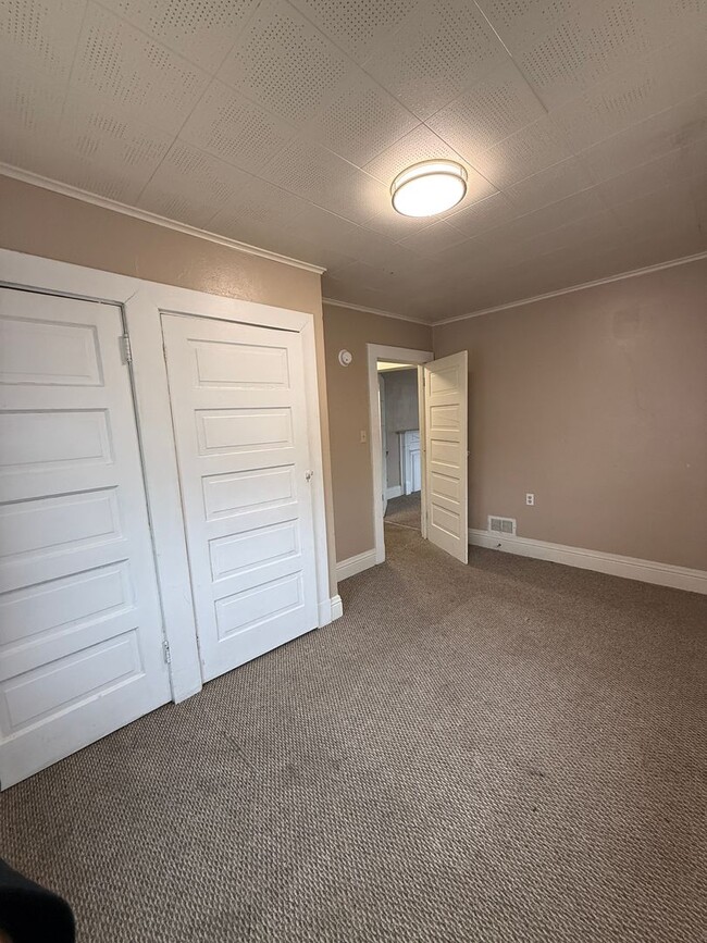 Building Photo - 914 Lawrence St