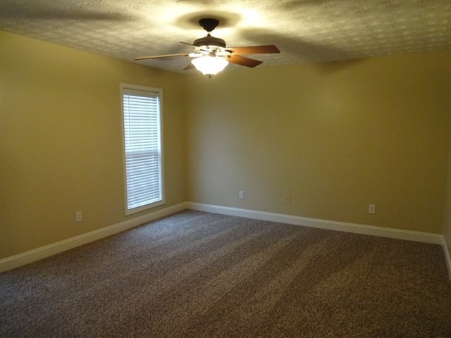 Building Photo - 212 Hedgewood Dr