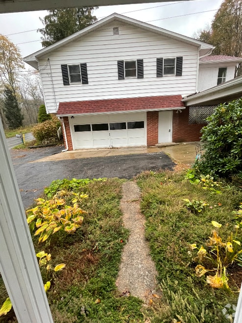 Building Photo - 4755 Oak Ridge Rd