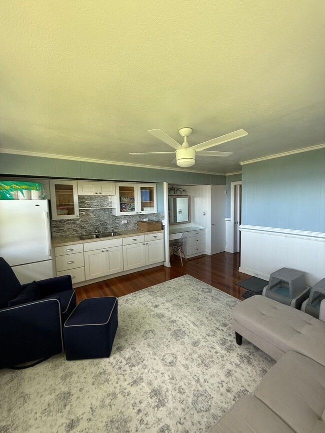 Building Photo - Honolii Fully Furnished Residence