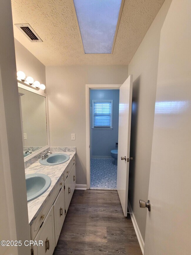 Building Photo - 2512 W 27th St