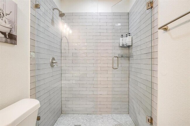 Building Photo - 3820 Calmont Ave