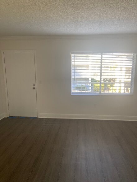 Building Photo - 125 Water Front Way