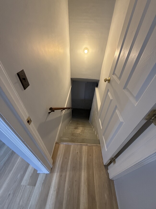 Building Photo - 913 10th St