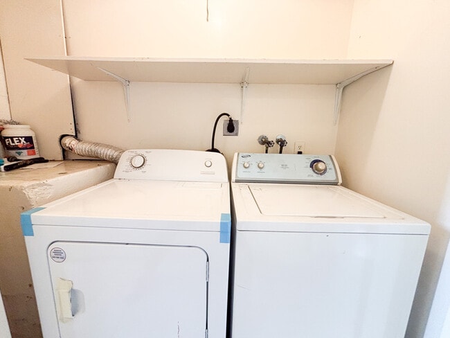 Building Photo - Large 2 Bedroom Basement Apartment - Close...