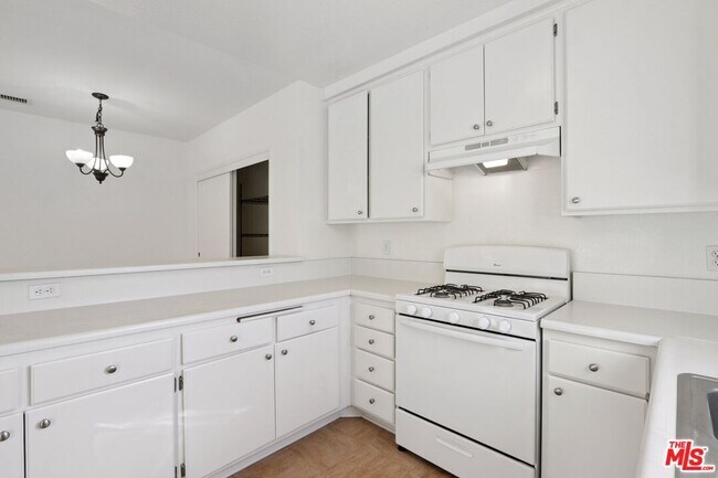 Building Photo - 5429 Troost Ave