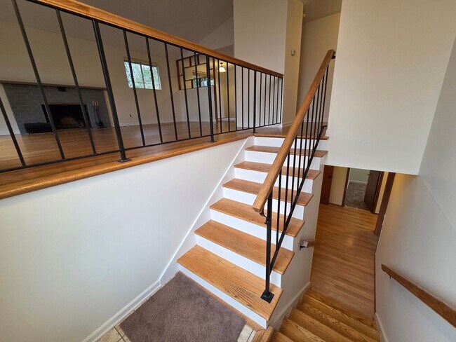 Building Photo - 2136 N 187th St