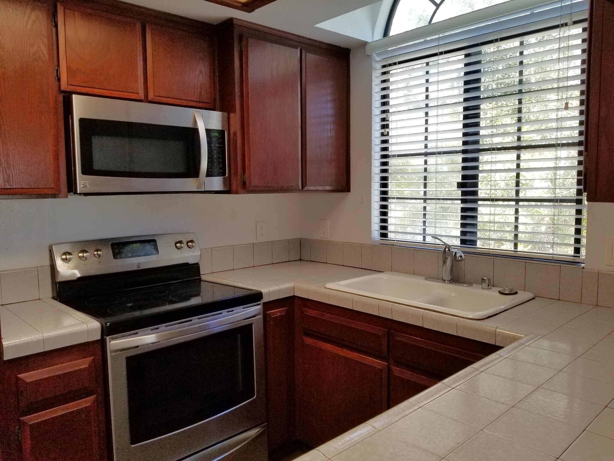 Building Photo - 166 Las Flores Dr