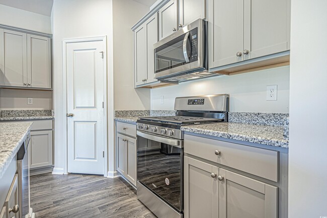 Building Photo - 3520 Bells Lk Cir