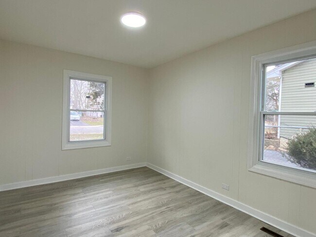 Building Photo - 4 E Pine St