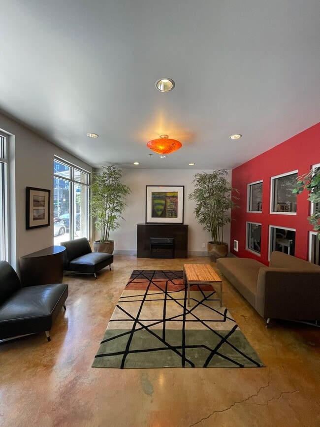 Building Photo - Cozy Urban 1BD/1BTH Condo for Lease in Belltown!