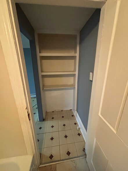 Building Photo - 811 W Main St