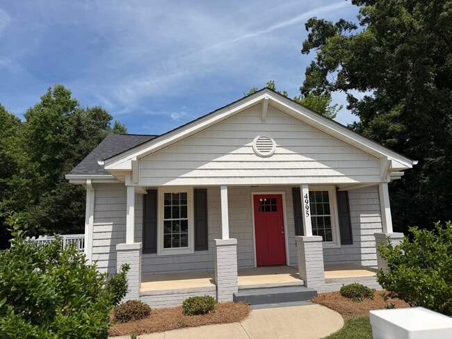 Building Photo - Remodeled House With So Much To Offer