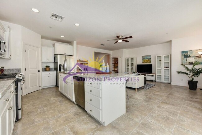 Building Photo - Beautiful 3 Bed 2.5 Bath 1,983sqft single family home with New LVP Flooring & 3-Car Garage in Ana...