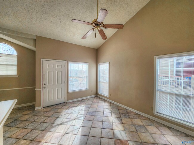 Building Photo - 165 Waters Edge Ln