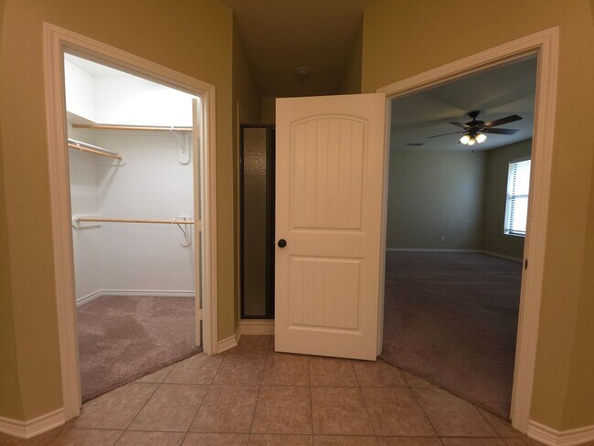 Building Photo - BEAUTIFUL and SPACIOUS 3-bedroom, 2-bathro...