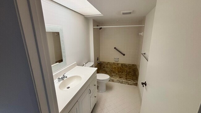 Building Photo - 1001 SW 141st Ave