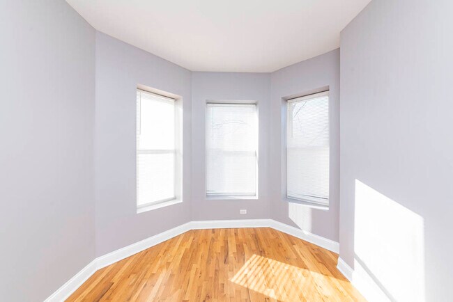 Building Photo - 7237 S Ridgeland Ave