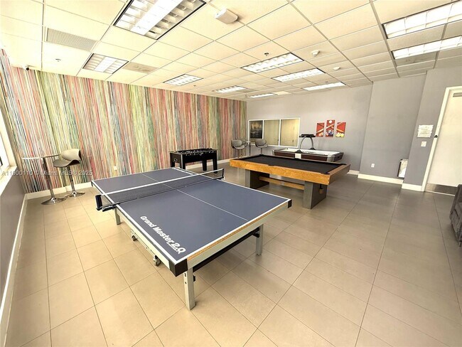 Building Photo - 1200 Brickell Bay Dr