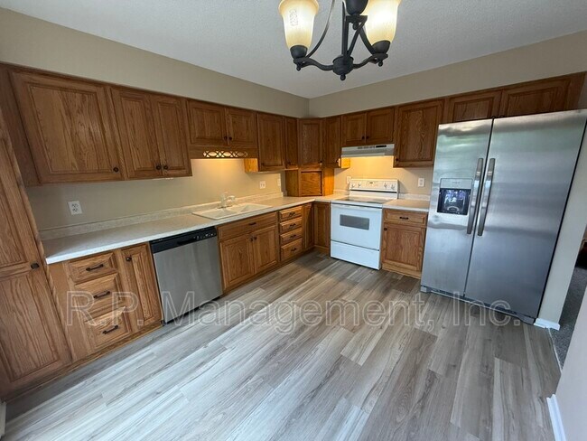 Building Photo - 555 Lake Cove Ct