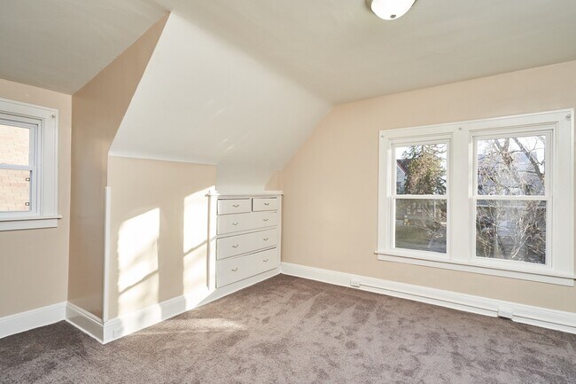 Building Photo - Large Firestone 4 Bed Brick Home