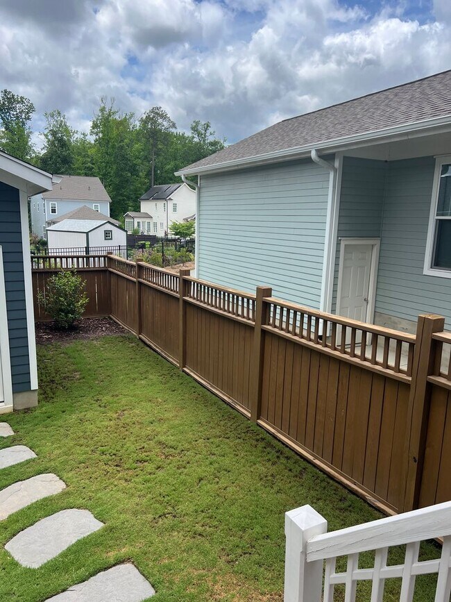 Building Photo - WOW!! One of the best Locations in one of the most desired neighborhoods