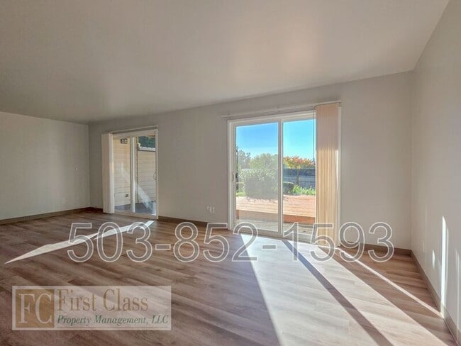 Building Photo - 8500 SW Canyon Dr
