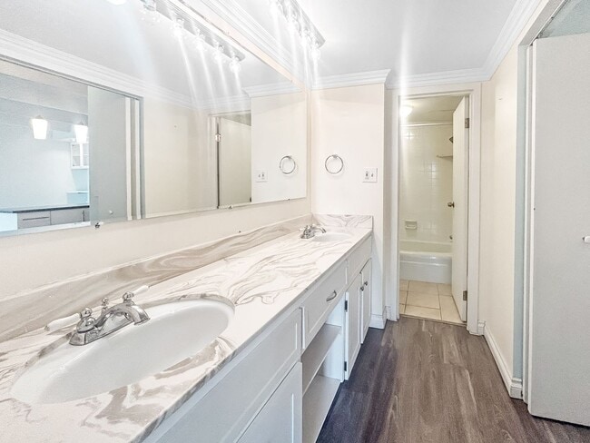 Building Photo - $0 DEPOSIT OPTION. SPACIOUS 12TH-FLOOR 1-B...