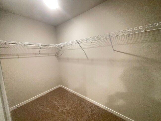 Building Photo - 1619 Port Royal Dr – 4 Bed/2.5 Bath in Belterra (Papillion) | Open Concept, Fireplace, Walk-In Pa...