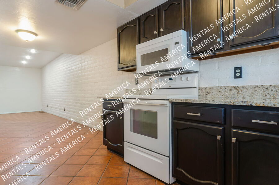 Building Photo - 7831 E Lester St