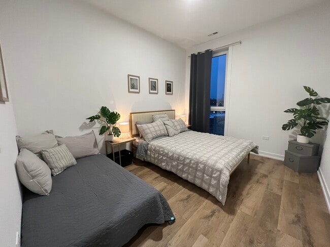 Building Photo - 815 N Richmond St