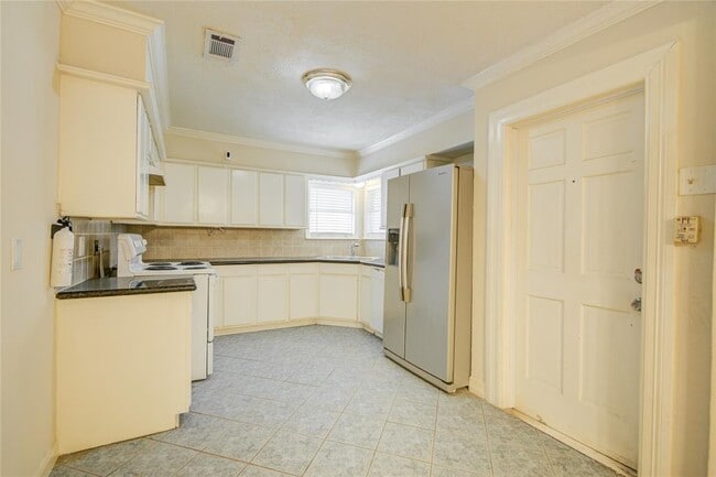 Building Photo - 5902 Hornwood Dr