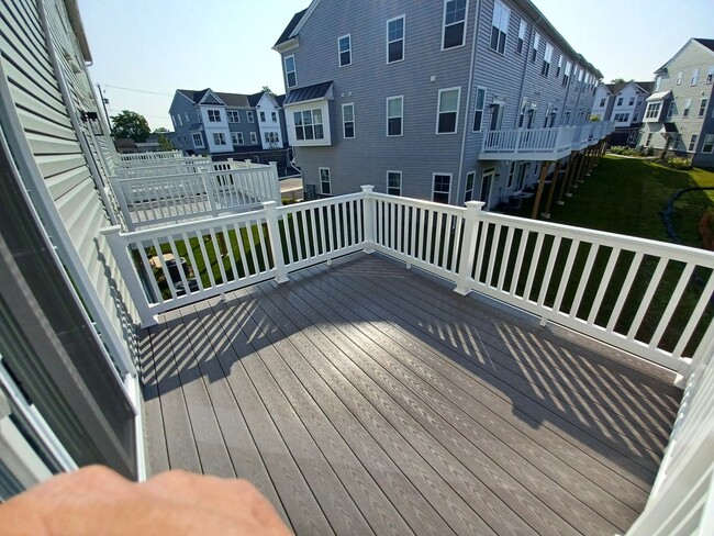Building Photo - 71 Becker Dr